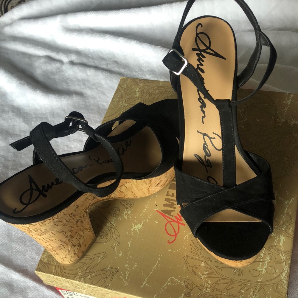 American Rag heal/ platform dangle, bucles to the side. New never worn